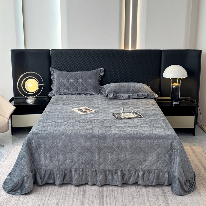 91家纺网 家纺一手货源 找家纺 （总）逸林家纺《原希尔顿逸林》 2025新款床盖水晶绒床盖床裙三件套夹棉床盖