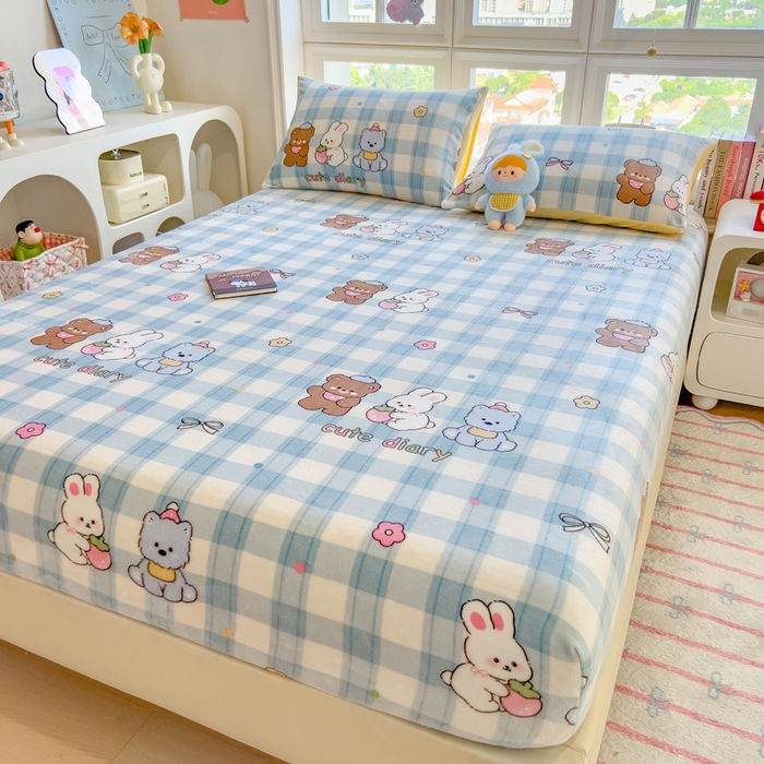 91家纺网 家纺一手货源 找家纺 摩妮卡 2025新款印花系列小清新牛奶绒印花床笠三件套 童趣伙伴