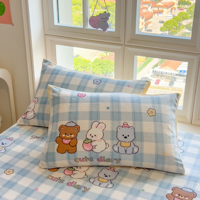 91家纺网 家纺一手货源 找家纺 摩妮卡 2025新款印花系列小清新牛奶绒印花床笠三件套 童趣伙伴