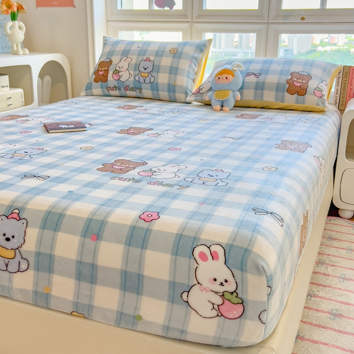 91家纺网 家纺一手货源 找家纺 摩妮卡 2025新款印花系列小清新牛奶绒印花床笠三件套 童趣伙伴