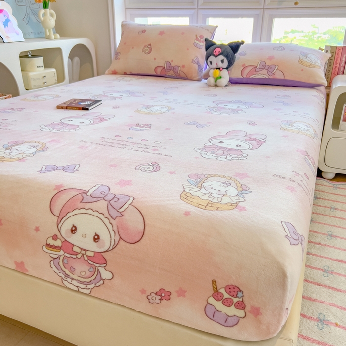 91家纺网 家纺一手货源 找家纺 摩妮卡 2025新款印花系列小清新牛奶绒印花床笠三件套 甜美美乐蒂