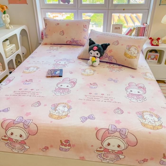 91家纺网 家纺一手货源 找家纺 摩妮卡 2025新款印花系列小清新牛奶绒印花床笠三件套 甜美美乐蒂