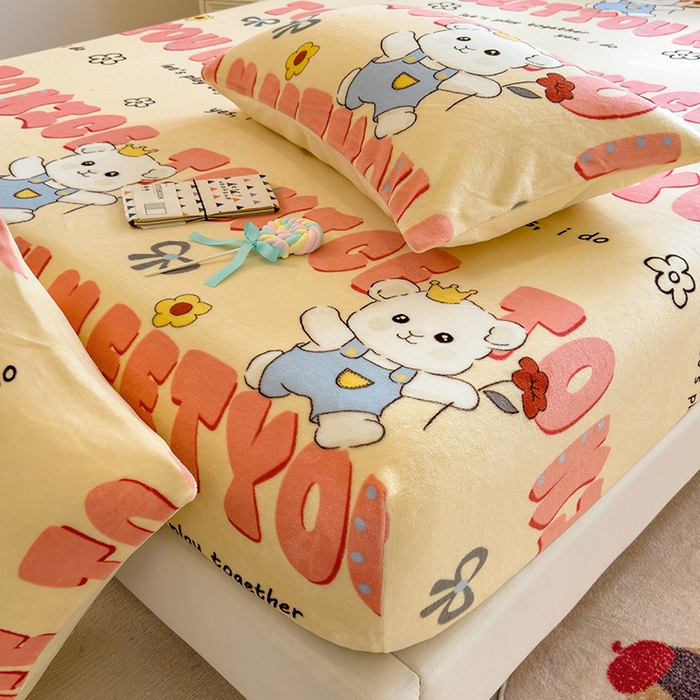 91家纺网 家纺一手货源 找家纺 摩妮卡 2025新款印花系列小清新牛奶绒印花床笠三件套 修狗