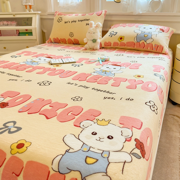 91家纺网 家纺一手货源 找家纺 摩妮卡 2025新款印花系列小清新牛奶绒印花床笠三件套 修狗