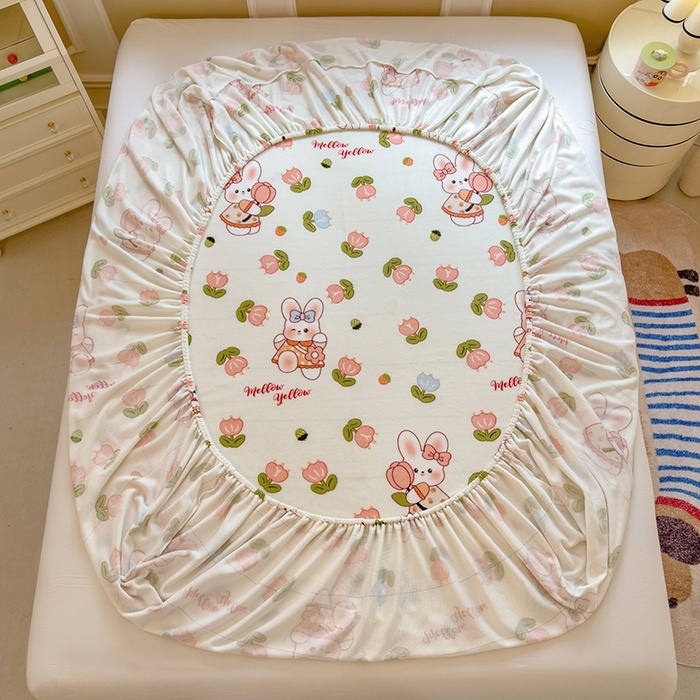 91家纺网 家纺一手货源 找家纺 摩妮卡 2025新款印花系列小清新牛奶绒印花床笠三件套 奇幻兔