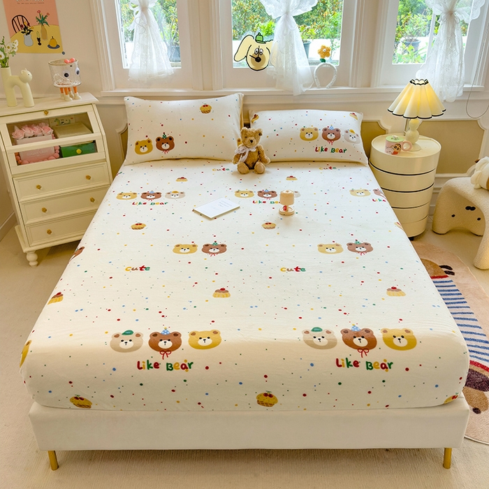 91家纺网 家纺一手货源 找家纺 摩妮卡 2025新款印花系列小清新牛奶绒印花床笠三件套 三只小熊