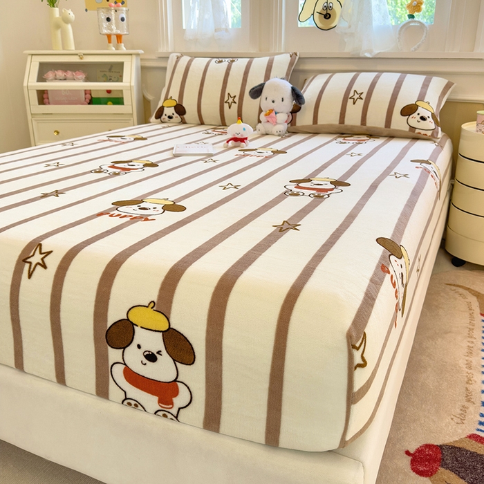 91家纺网 家纺一手货源 找家纺 摩妮卡 2025新款印花系列小清新牛奶绒印花床笠三件套 嘟嘟狗