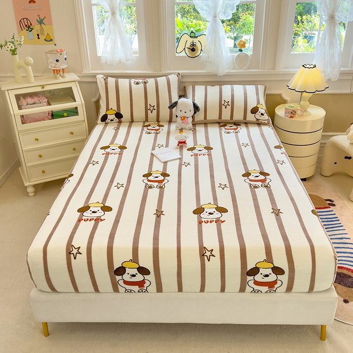 91家纺网 家纺一手货源 找家纺 摩妮卡 2025新款印花系列小清新牛奶绒印花床笠三件套 嘟嘟狗