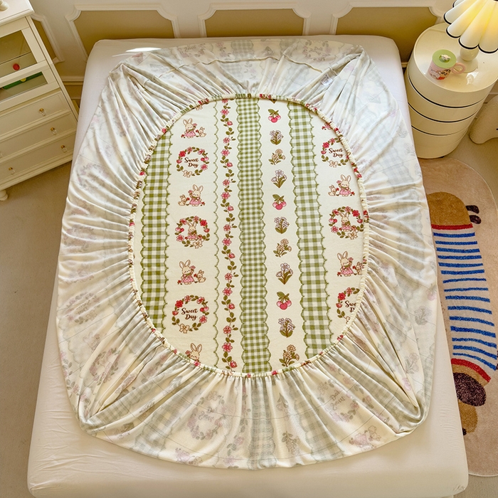 91家纺网 家纺一手货源 找家纺 摩妮卡 2025新款印花系列小清新牛奶绒印花床笠三件套 情系花香