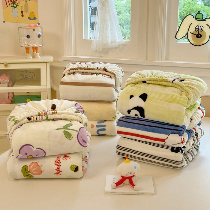 91家纺网 家纺一手货源 找家纺 摩妮卡 2025新款印花系列小清新牛奶绒印花床笠三件套 组合图