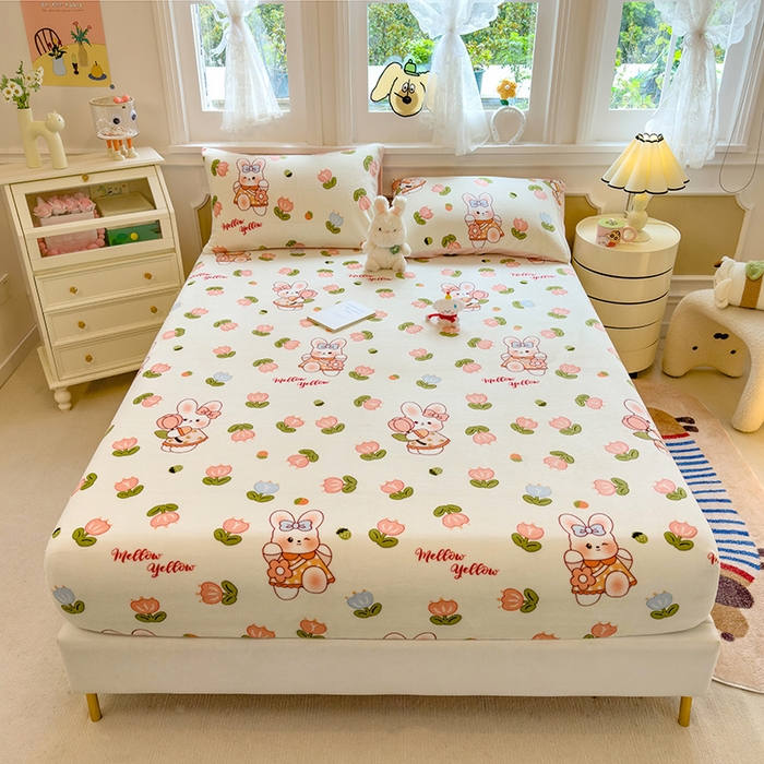 91家纺网 家纺一手货源 找家纺 摩妮卡 2025新款印花系列小清新牛奶绒印花床笠三件套 奇幻兔