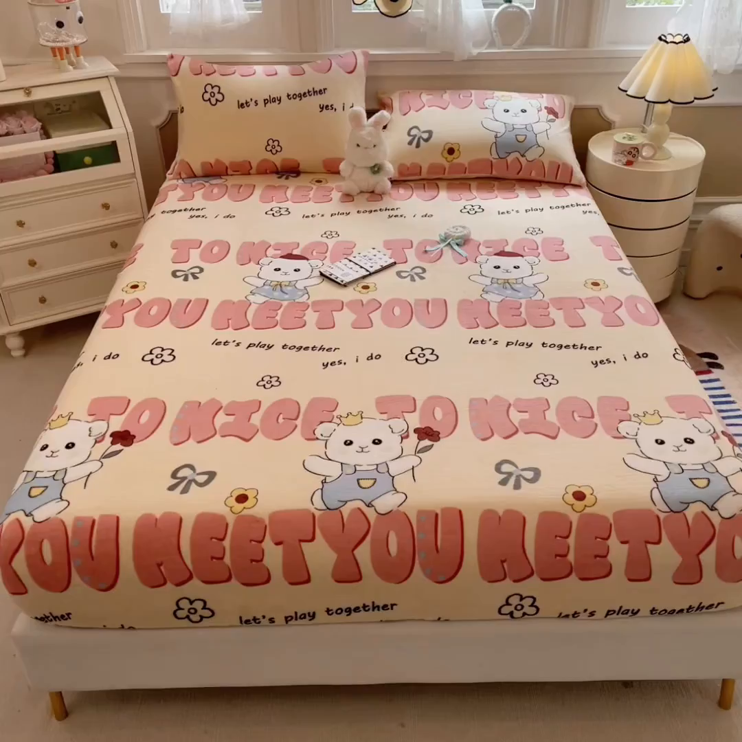 91家纺网 家纺一手货源 找家纺 摩妮卡 2025新款印花系列小清新牛奶绒印花床笠三件套 修狗