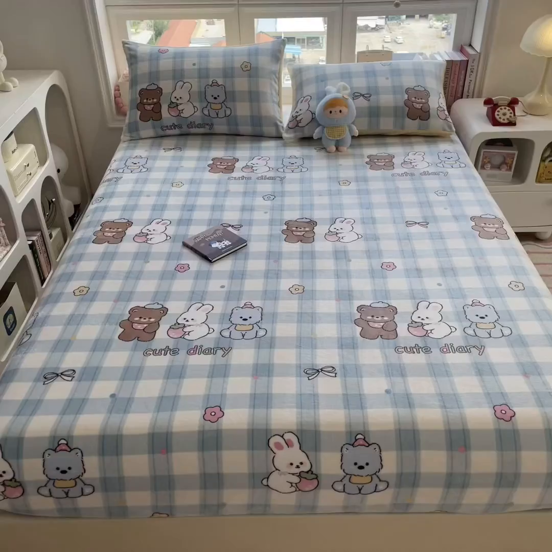 91家纺网 家纺一手货源 找家纺 摩妮卡 2025新款印花系列小清新牛奶绒印花床笠三件套 童趣伙伴