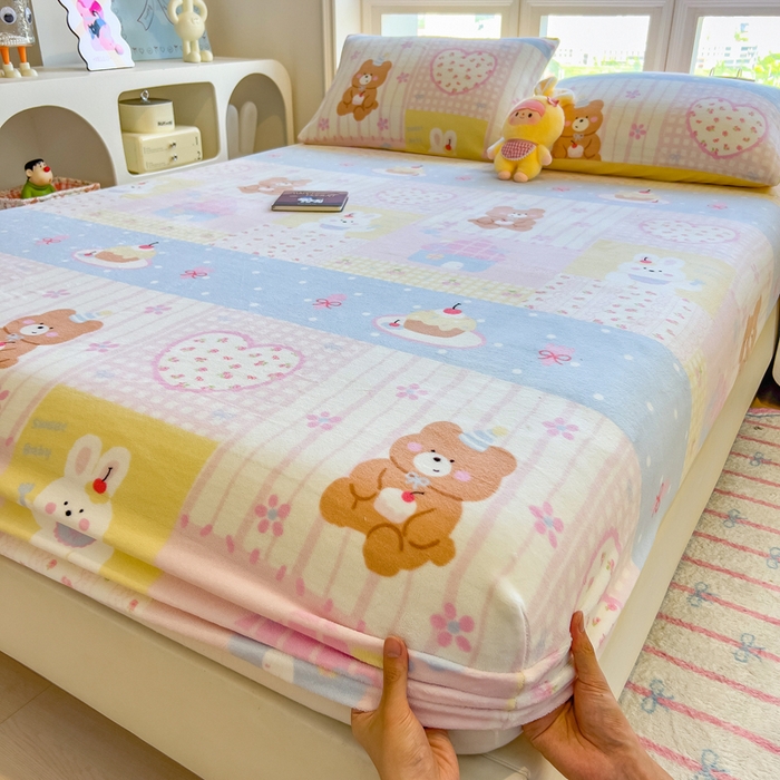 91家纺网 家纺一手货源 找家纺 （总）摩妮卡 2025新款印花系列小清新牛奶绒印花床笠三件套