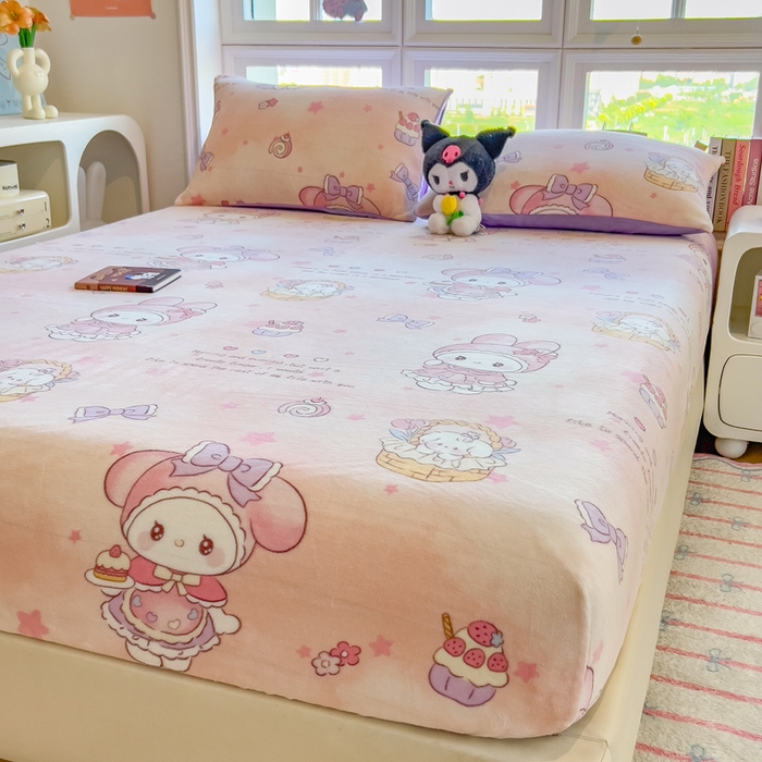 91家纺网 家纺一手货源 找家纺 摩妮卡 2025新款印花系列小清新牛奶绒印花床笠三件套 甜美美乐蒂