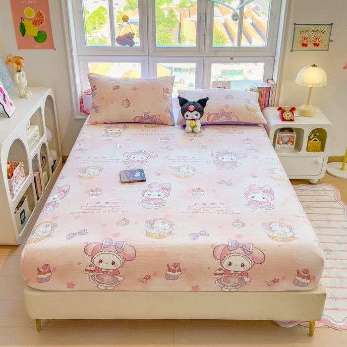 91家纺网 家纺一手货源 找家纺 摩妮卡 2025新款印花系列小清新牛奶绒印花床笠三件套 甜美美乐蒂