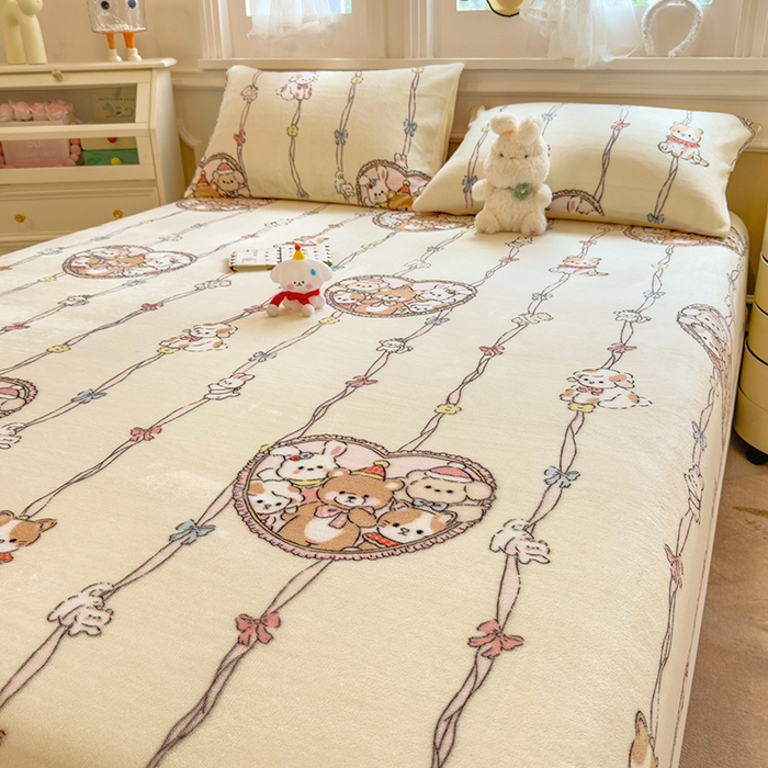 91家纺网 家纺一手货源 找家纺 摩妮卡 2025新款印花系列小清新牛奶绒印花床笠三件套 童趣乐园