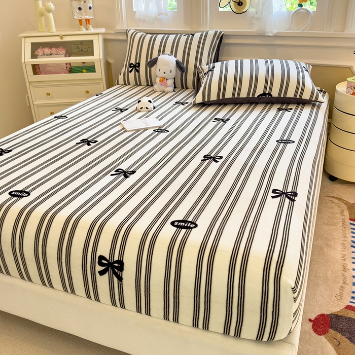 91家纺网 家纺一手货源 找家纺 摩妮卡 2025新款印花系列小清新牛奶绒印花床笠三件套 巴洛克暖阳