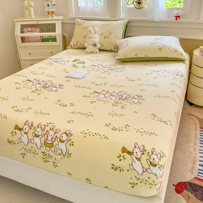 91家纺网 家纺一手货源 找家纺 摩妮卡 2025新款印花系列小清新牛奶绒印花床笠三件套 萌宠乐园