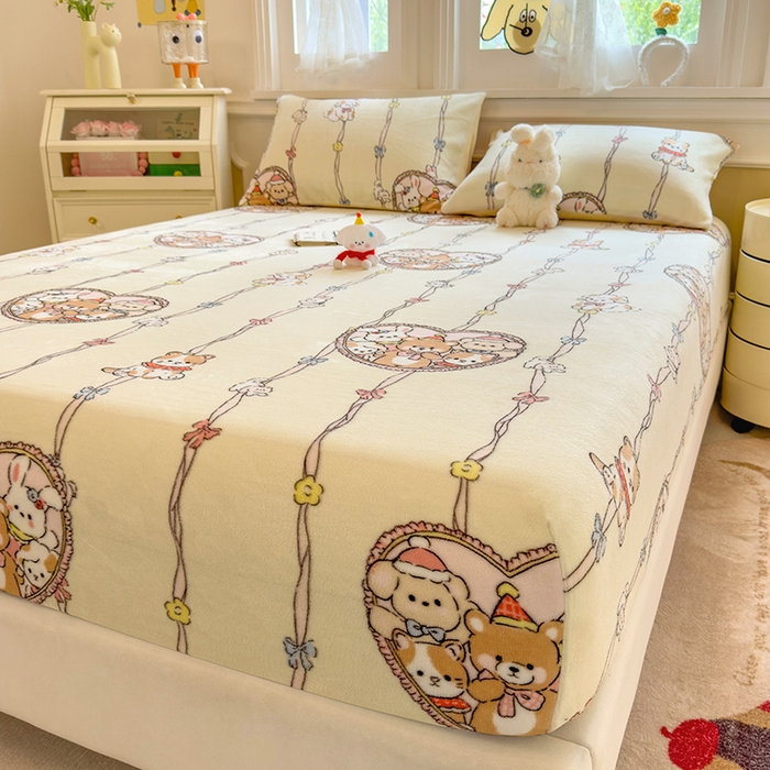 91家纺网 家纺一手货源 找家纺 摩妮卡 2025新款印花系列小清新牛奶绒印花床笠三件套 童趣乐园