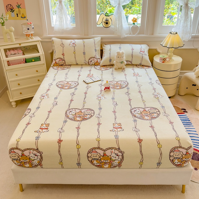 91家纺网 家纺一手货源 找家纺 摩妮卡 2025新款印花系列小清新牛奶绒印花床笠三件套 童趣乐园