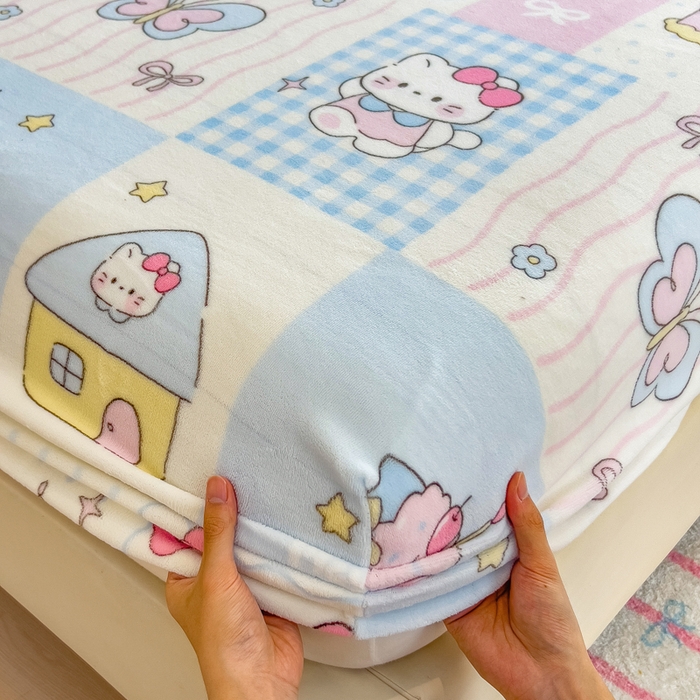 91家纺网 家纺一手货源 找家纺 摩妮卡 2025新款印花系列小清新牛奶绒印花床笠三件套 猫咪乐园