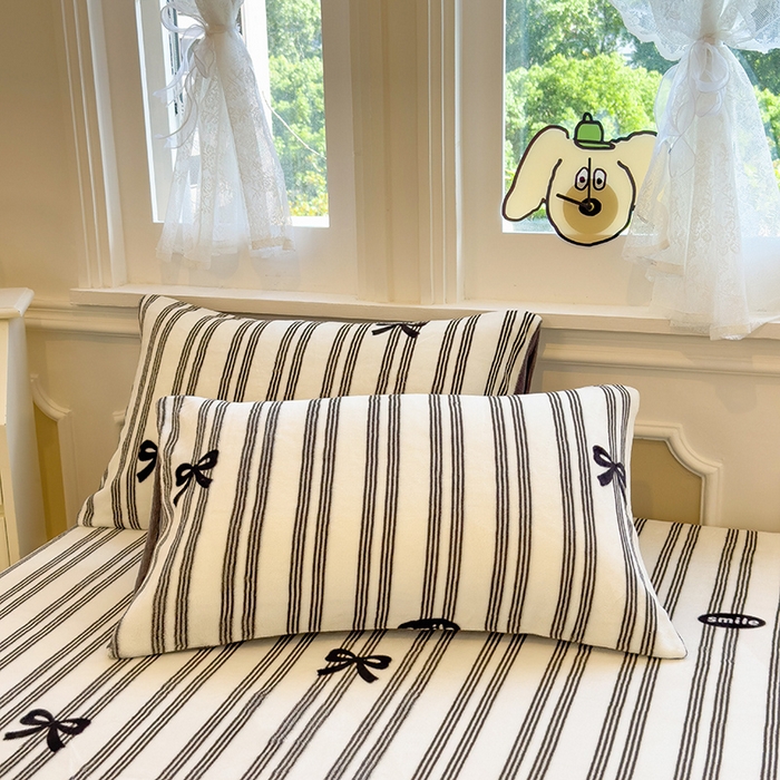 91家纺网 家纺一手货源 找家纺 摩妮卡 2025新款印花系列小清新牛奶绒印花床笠三件套 巴洛克暖阳