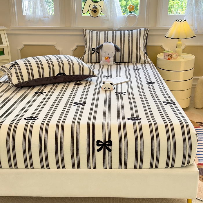 91家纺网 家纺一手货源 找家纺 摩妮卡 2025新款印花系列小清新牛奶绒印花床笠三件套 巴洛克暖阳