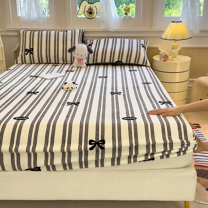 91家纺网 家纺一手货源 找家纺 摩妮卡 2025新款印花系列小清新牛奶绒印花床笠三件套 巴洛克暖阳