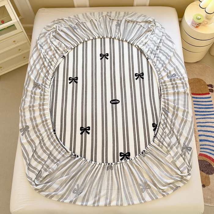 91家纺网 家纺一手货源 找家纺 摩妮卡 2025新款印花系列小清新牛奶绒印花床笠三件套 巴洛克暖阳