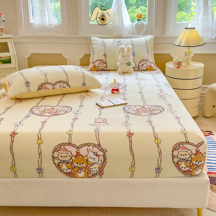 91家纺网 家纺一手货源 找家纺 摩妮卡 2025新款印花系列小清新牛奶绒印花床笠三件套 童趣乐园