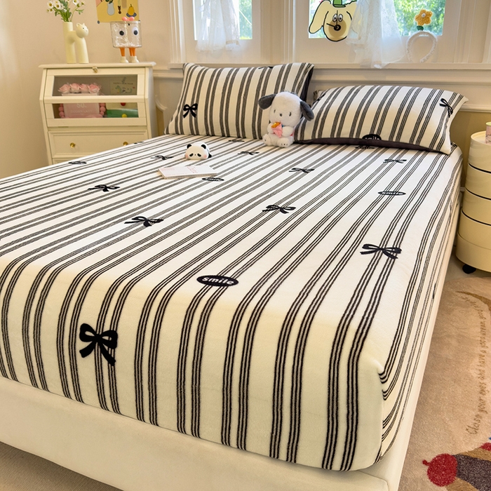 91家纺网 家纺一手货源 找家纺 摩妮卡 2025新款印花系列小清新牛奶绒印花床笠三件套 巴洛克暖阳