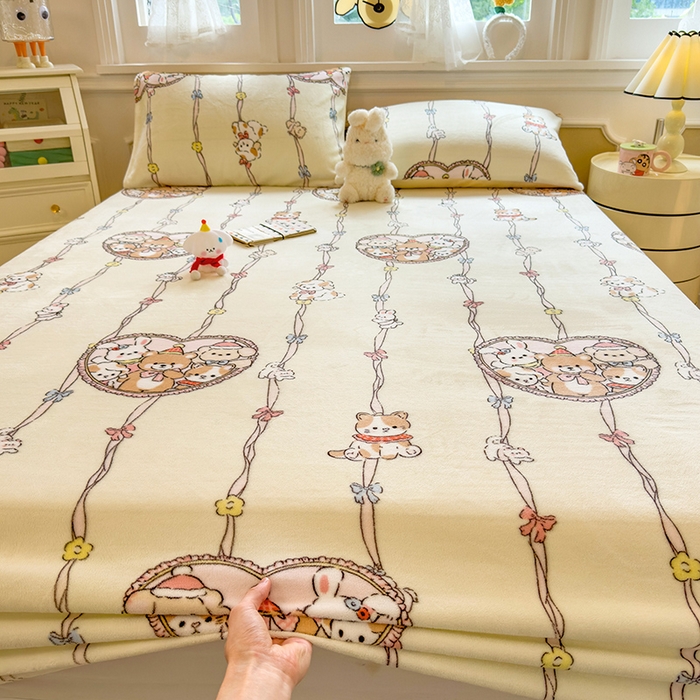 91家纺网 家纺一手货源 找家纺 摩妮卡 2025新款印花系列小清新牛奶绒印花床笠三件套 童趣乐园