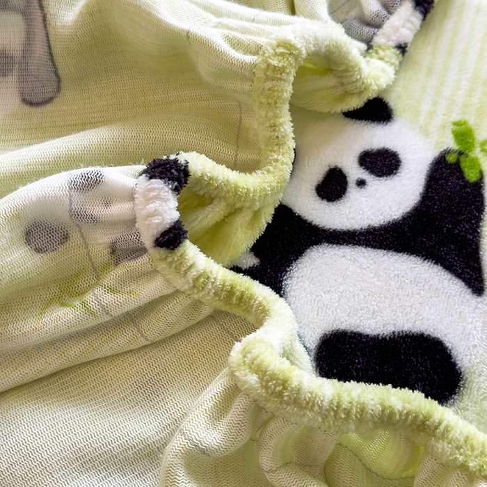 91家纺网 家纺一手货源 找家纺 摩妮卡 2025新款印花系列小清新牛奶绒印花床笠三件套 呆萌熊猫