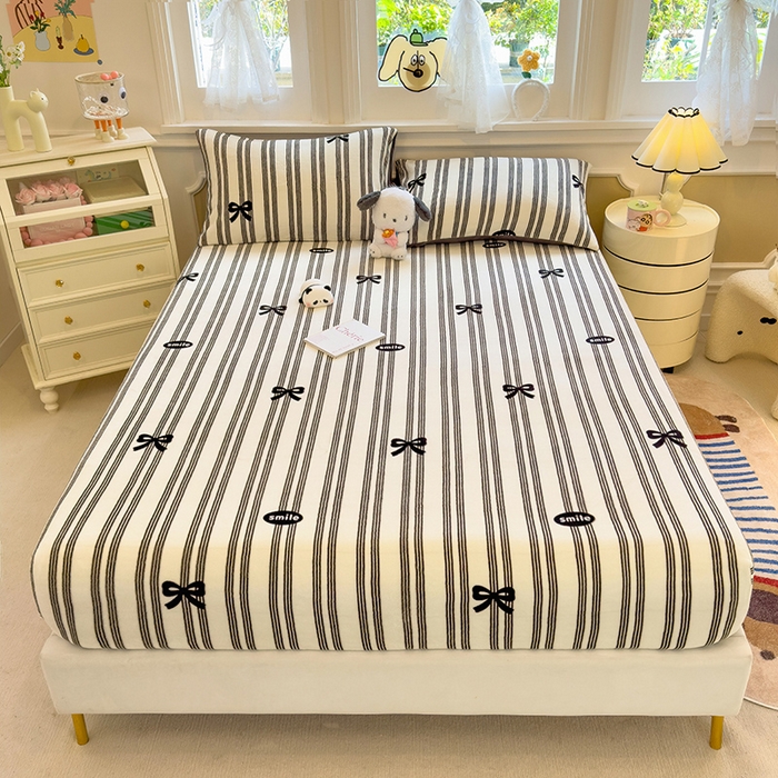 91家纺网 家纺一手货源 找家纺 摩妮卡 2025新款印花系列小清新牛奶绒印花床笠三件套 巴洛克暖阳