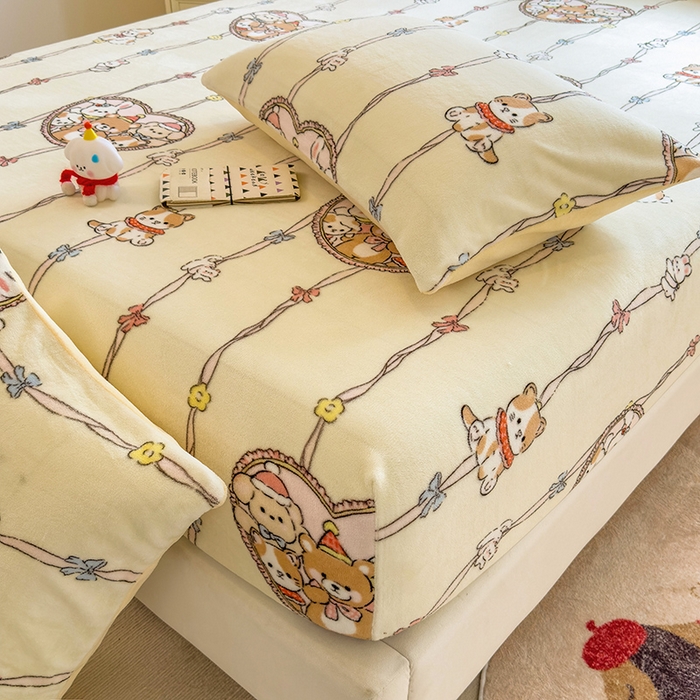 91家纺网 家纺一手货源 找家纺 摩妮卡 2025新款印花系列小清新牛奶绒印花床笠三件套 童趣乐园