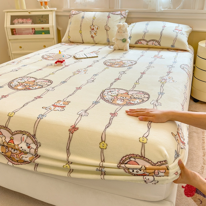 91家纺网 家纺一手货源 找家纺 摩妮卡 2025新款印花系列小清新牛奶绒印花床笠三件套 童趣乐园