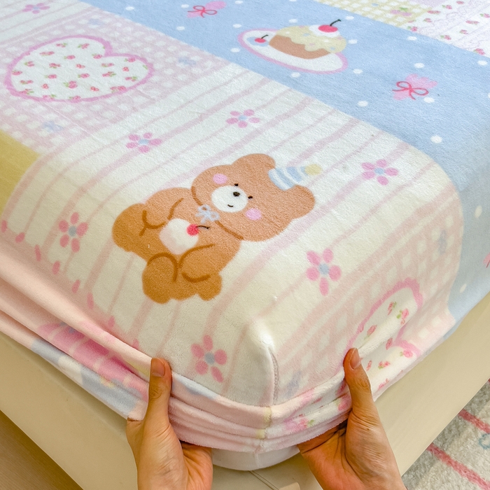 91家纺网 家纺一手货源 找家纺 摩妮卡 2025新款印花系列小清新牛奶绒印花床笠三件套 奶系萌宠