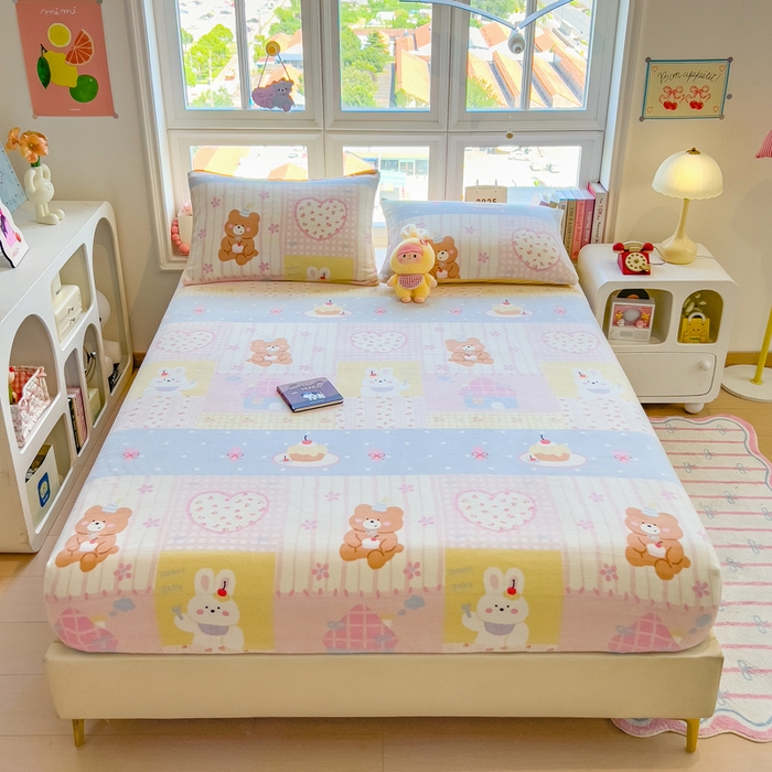 91家纺网 家纺一手货源 找家纺 摩妮卡 2025新款印花系列小清新牛奶绒印花床笠三件套 奶系萌宠