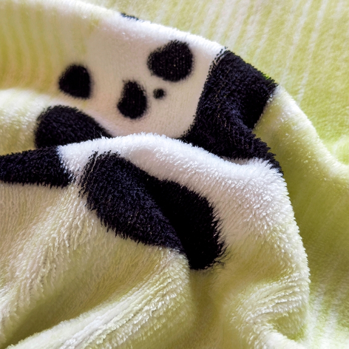 91家纺网 家纺一手货源 找家纺 摩妮卡 2025新款印花系列小清新牛奶绒印花床笠三件套 呆萌熊猫