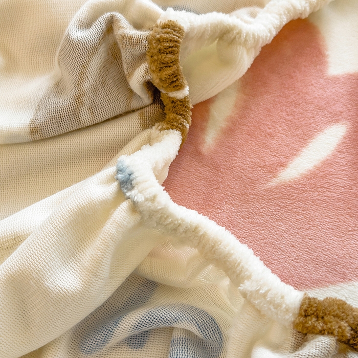 91家纺网 家纺一手货源 找家纺 摩妮卡 2025新款印花系列小清新牛奶绒印花床笠三件套 心元素