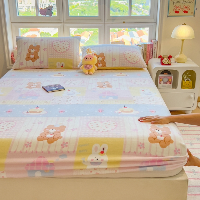 91家纺网 家纺一手货源 找家纺 摩妮卡 2025新款印花系列小清新牛奶绒印花床笠三件套 奶系萌宠