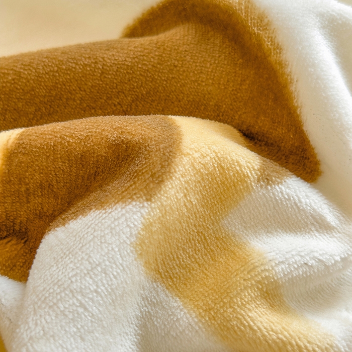 91家纺网 家纺一手货源 找家纺 摩妮卡 2025新款印花系列小清新牛奶绒印花床笠三件套 心元素