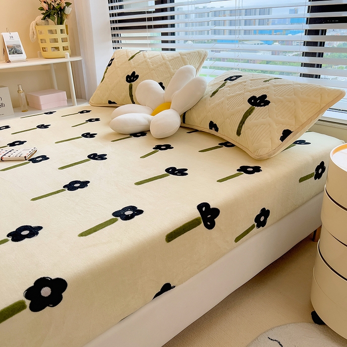 91家纺网 家纺一手货源 找家纺 摩妮卡 2025新款印花系列小清新牛奶绒印花床笠三件套 秋月私语