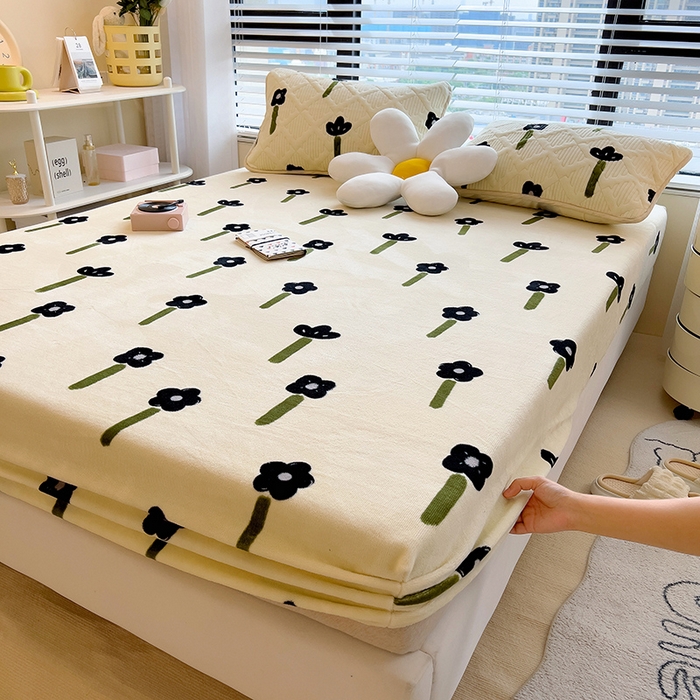 91家纺网 家纺一手货源 找家纺 摩妮卡 2025新款印花系列小清新牛奶绒印花床笠三件套 秋月私语