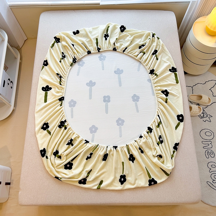 91家纺网 家纺一手货源 找家纺 摩妮卡 2025新款印花系列小清新牛奶绒印花床笠三件套 秋月私语