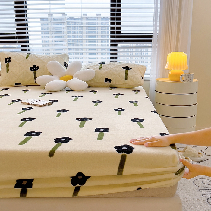 91家纺网 家纺一手货源 找家纺 摩妮卡 2025新款印花系列小清新牛奶绒印花床笠三件套 秋月私语