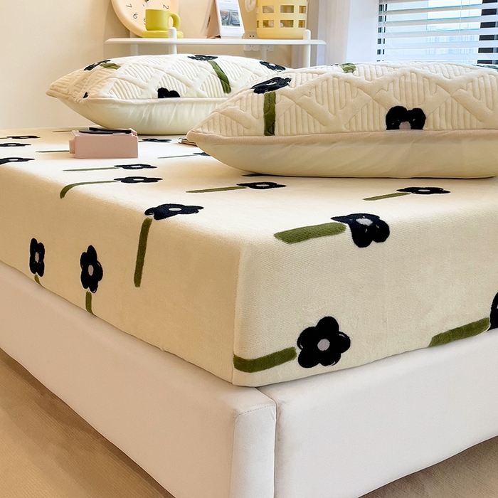 91家纺网 家纺一手货源 找家纺 摩妮卡 2025新款印花系列小清新牛奶绒印花床笠三件套 秋月私语