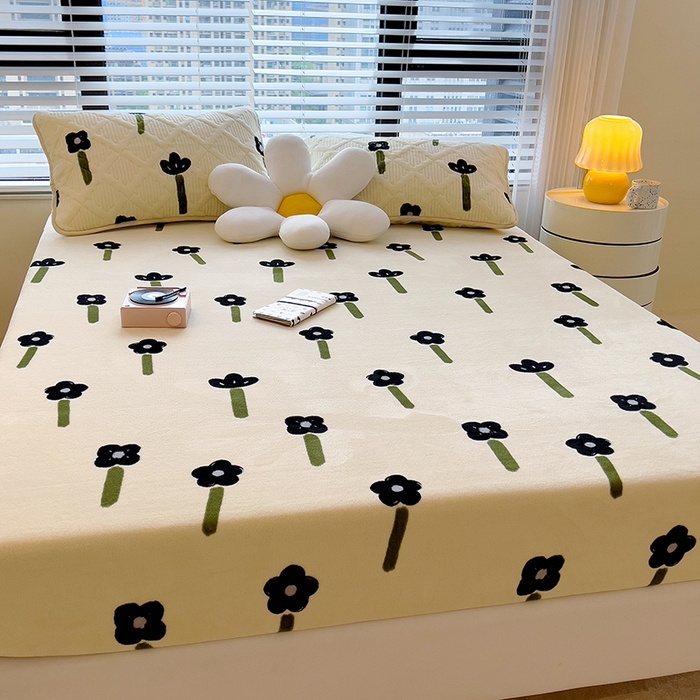 91家纺网 家纺一手货源 找家纺 摩妮卡 2025新款印花系列小清新牛奶绒印花床笠三件套 秋月私语