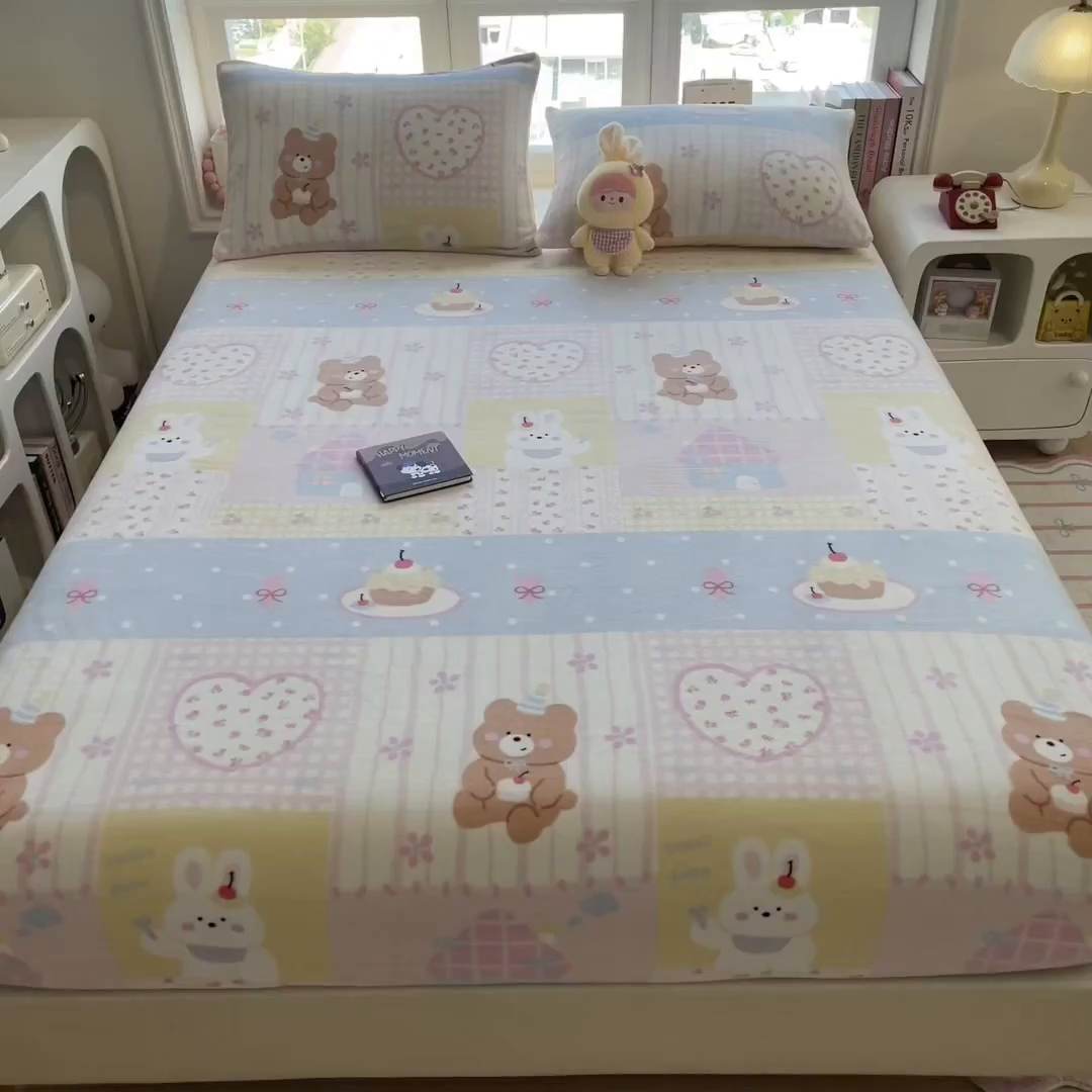 91家纺网 家纺一手货源 找家纺 摩妮卡 2025新款印花系列小清新牛奶绒印花床笠三件套 奶系萌宠